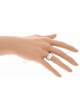 Δαχτυλίδι ασημένιο με στρογγυλές πέτρες ζιργκόν σε χρώμα λευκό με φινίρισμα λουστρέ επιπλατινωμένο